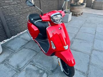 Kymco like 50cc , 700km , casque xs compris 