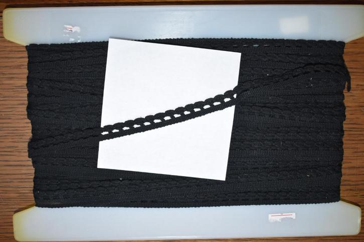 haspel met fijne zwarte afboordkant veel meters 1cm breed, Hobby en Vrije tijd, Naaien en Fournituren, Nieuw, Lint, Band of Elastiek