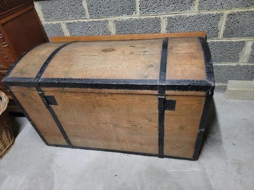 Grand coffre ancien, Huis en Inrichting, Woonaccessoires | Kisten, 50 tot 75 cm, 50 tot 75 cm, 100 tot 150 cm, Ophalen