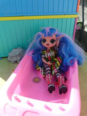 POUPEE LOLL DANS SA BAIGNOIRE disponible aux enchères