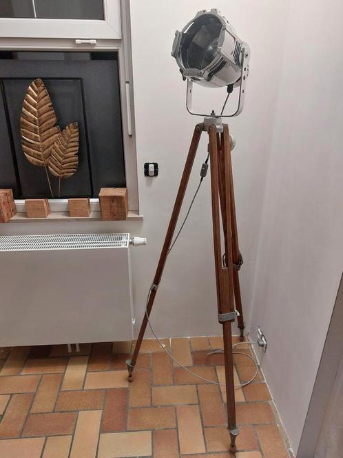 Véritable et rare Lampadaire trépied marque Kern Swiss., Huis en Inrichting, Lampen | Vloerlampen, Zo goed als nieuw, Hout