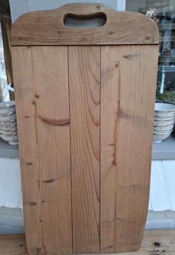 Grote stoere oud houten serveerplank, onderdeel grenen kast beschikbaar voor biedingen