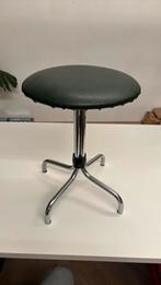 Vintage retro kruk met groene skai, Enlèvement, Utilisé, Échantillon