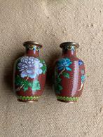 2 minivaasjes, handpainted, Ophalen