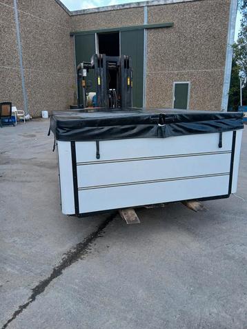 Jacuzzi gratis geleverd geplaatst  beschikbaar voor biedingen