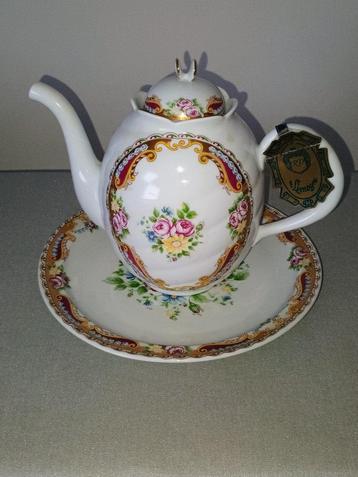 Theepot beschikbaar voor biedingen