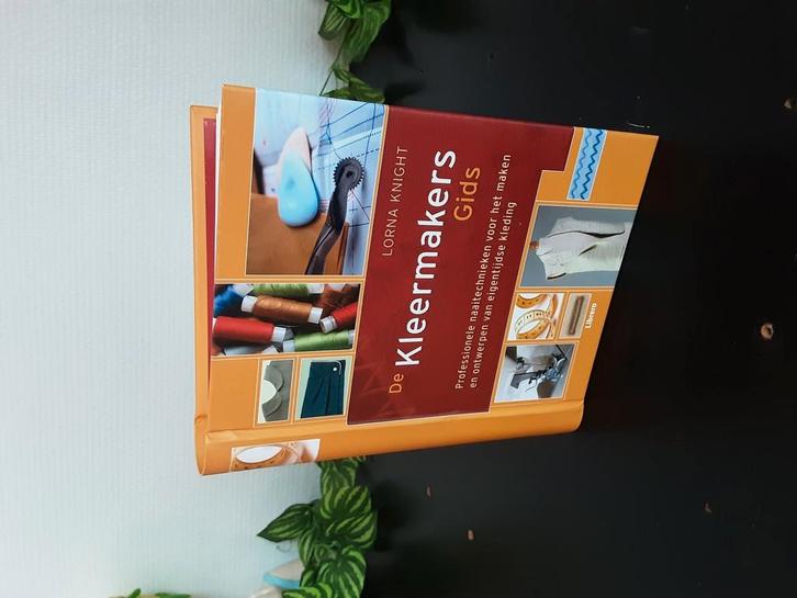 Lucy Knight - De Kleermakersgids, Boeken, Hobby en Vrije tijd, Zo goed als nieuw, Ophalen of Verzenden