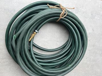 Pijp in groene kleur beschikbaar voor biedingen