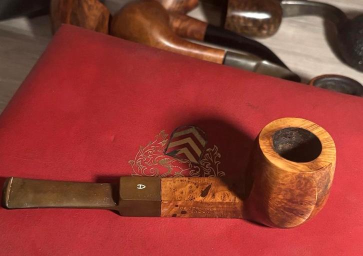 TUDOR rose-109 jermyn st  london -vulcanite Stem-Unique, Collections, Articles de fumeurs, Briquets & Boîtes d'allumettes, Utilisé