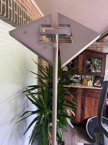 Led staanlamp beschikbaar voor biedingen