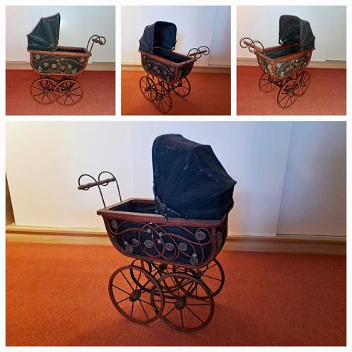 Antieke poppenwagen met porseleinen muziekpop, Antiek en Kunst, Antiek | Speelgoed, Ophalen