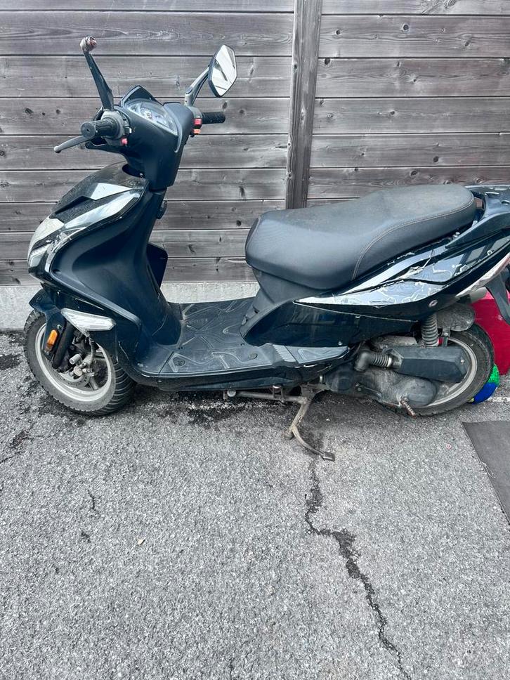 Voor onderdelen of om zelf te repareren, Fietsen en Brommers, Brommeronderdelen | Scooters, Gebruikt, Overige merken, Overige typen