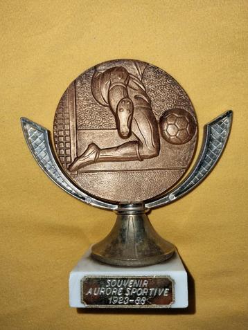 Voetbaltrofee 1923-1988 beschikbaar voor biedingen