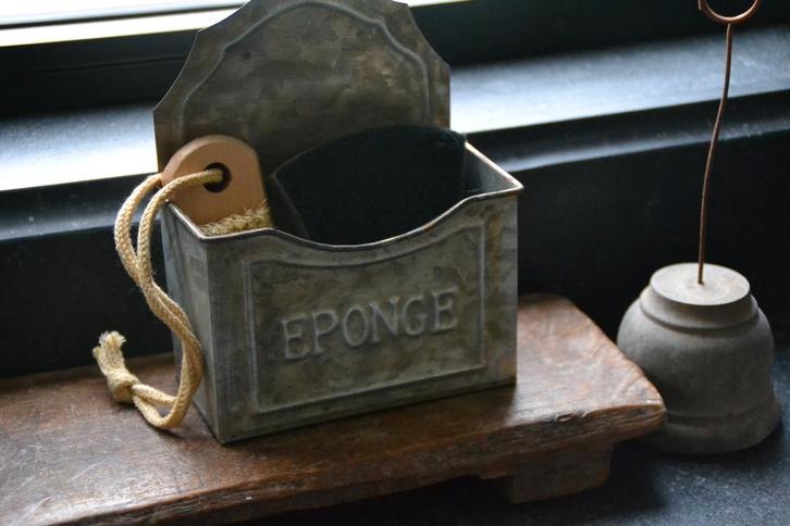 Spons houder - muur zinc kleur - Landelijk, Huis en Inrichting, Schoonmaakartikelen, Overige typen, Ophalen of Verzenden