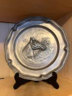 Assiette en étain, Enlèvement