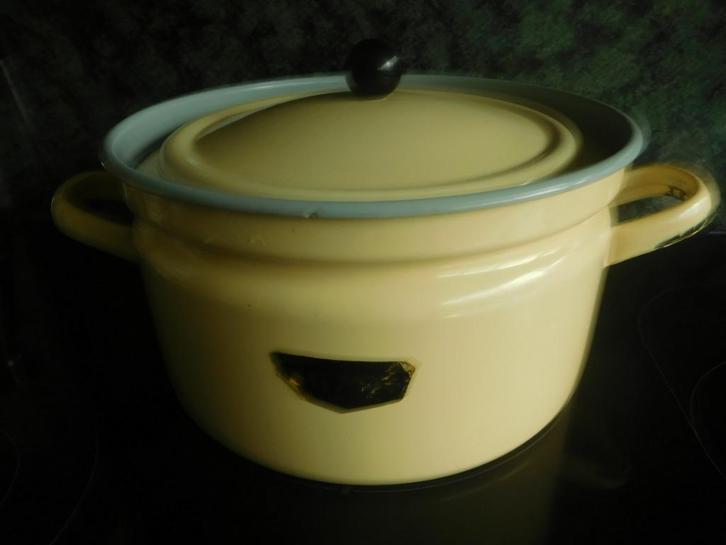 Casserole en métal émaillé, Maison & Meubles, Cuisine | Casseroles & Poêles, Utilisé, Casserole ou Cocotte-minute, Autres matériaux