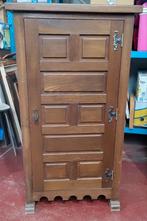 Eiken kast met 2 legplanken = 15 EUR, Antiek en Kunst, Antiek | Meubels | Kasten, Ophalen