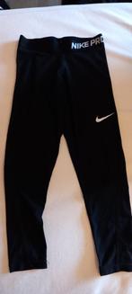 zwarte sportbroek nike pro maat 128, Nike pro, Meisje, Sport- of Zwemkleding, Ophalen of Verzenden