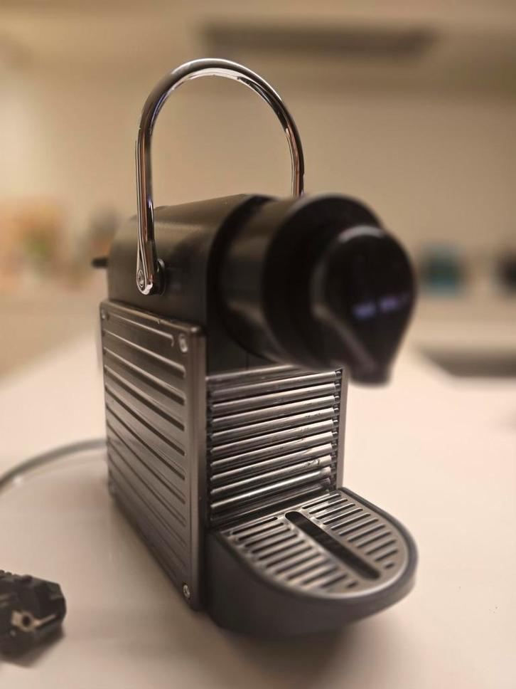 KRUPS Nespresso Pixie coffe machine and more, Electroménager, Cafetières, Utilisé, Autres types, Machine à espresso, 1 tasse, Réservoir d'eau amovible