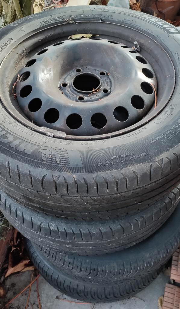 Michelin winterbanden, Auto-onderdelen, Banden en Velgen, Band(en), Winterbanden, 16 inch, 215 mm, Gebruikt, Ophalen