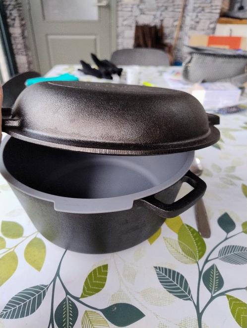 Gietijzeren pot 4,6l  met siliconen uitneembare binnenkant, Huis en Inrichting, Keuken | Potten en Pannen, Gebruikt, Kookpan of Snelkookpan