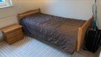 Bed met nachttafel en bedbaren, Ophalen, Zo goed als nieuw