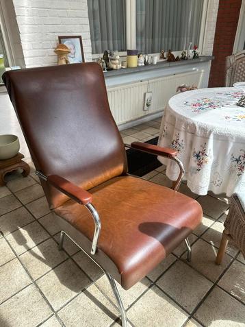 Vintage fauteuil beschikbaar voor biedingen