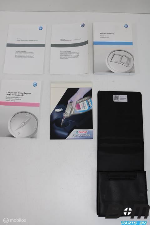 Handleiding Duits VW Passat B8, Autos : Pièces & Accessoires, Autres pièces automobiles, Utilisé