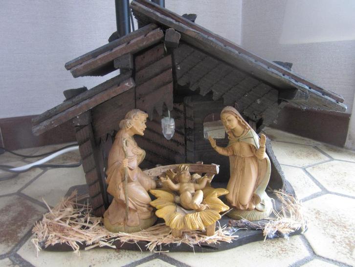 Kerststal met kerstfiguren, Diversen, Kerst, Ophalen of Verzenden