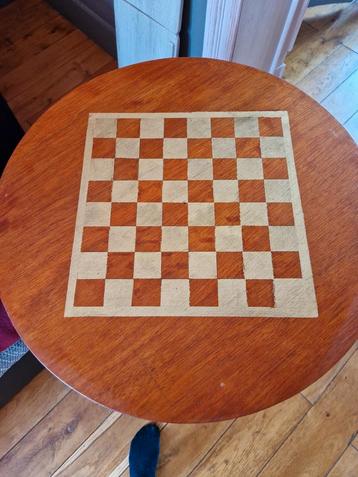 Table de jeux à échecs 