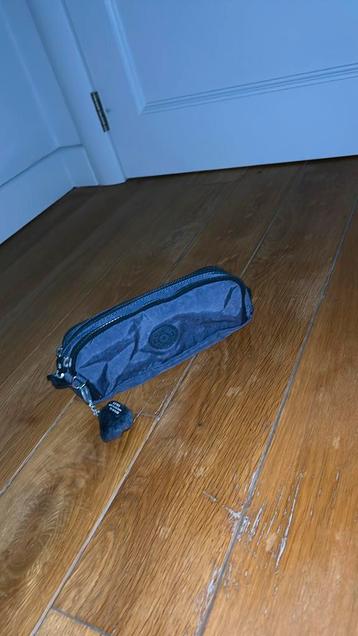 Plumier gris Kipling., Enlèvement, Neuf