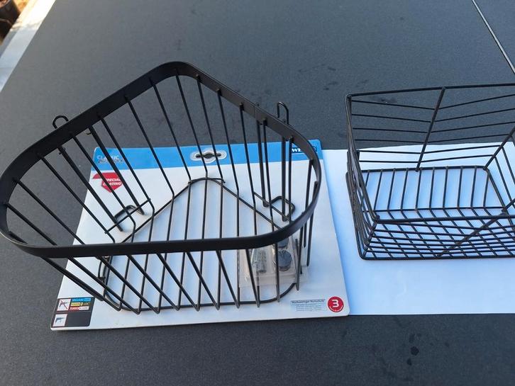 Hoekdouche + bijpassend mandje mooi en sterk, Huis en Inrichting, Badkamer | Badkamermeubels, Nieuw, Ophalen of Verzenden