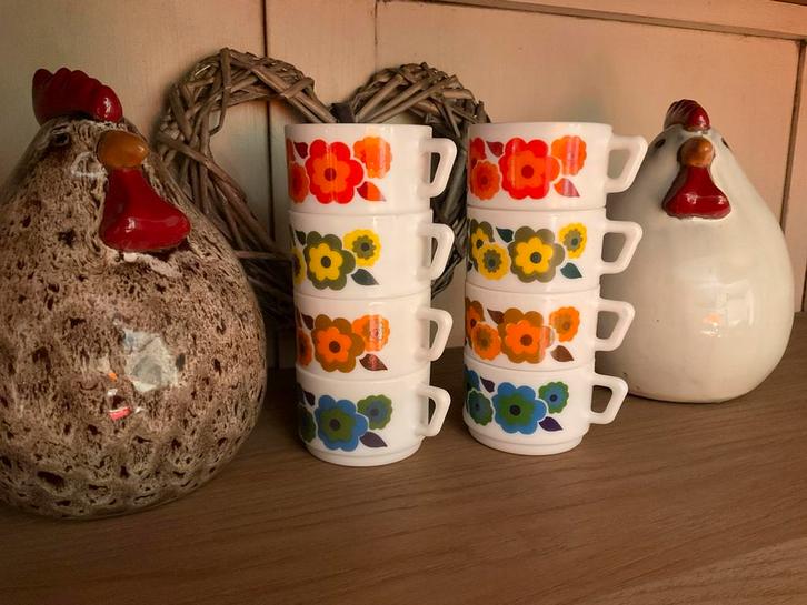 Arcopal Lotus - 8 Koffietassen, Huis en Inrichting, Keuken | Servies, Zo goed als nieuw, Ophalen of Verzenden