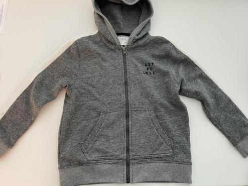 Gilet d'entraînement gris ZARA taille 122, Enfants & Bébés, Vêtements enfant | Taille 122, Comme neuf, Garçon, Vêtements de sport ou Maillots de bain