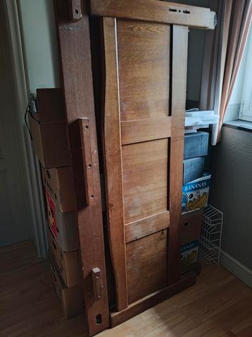 Vol eiken bed 160x200 beschikbaar voor biedingen