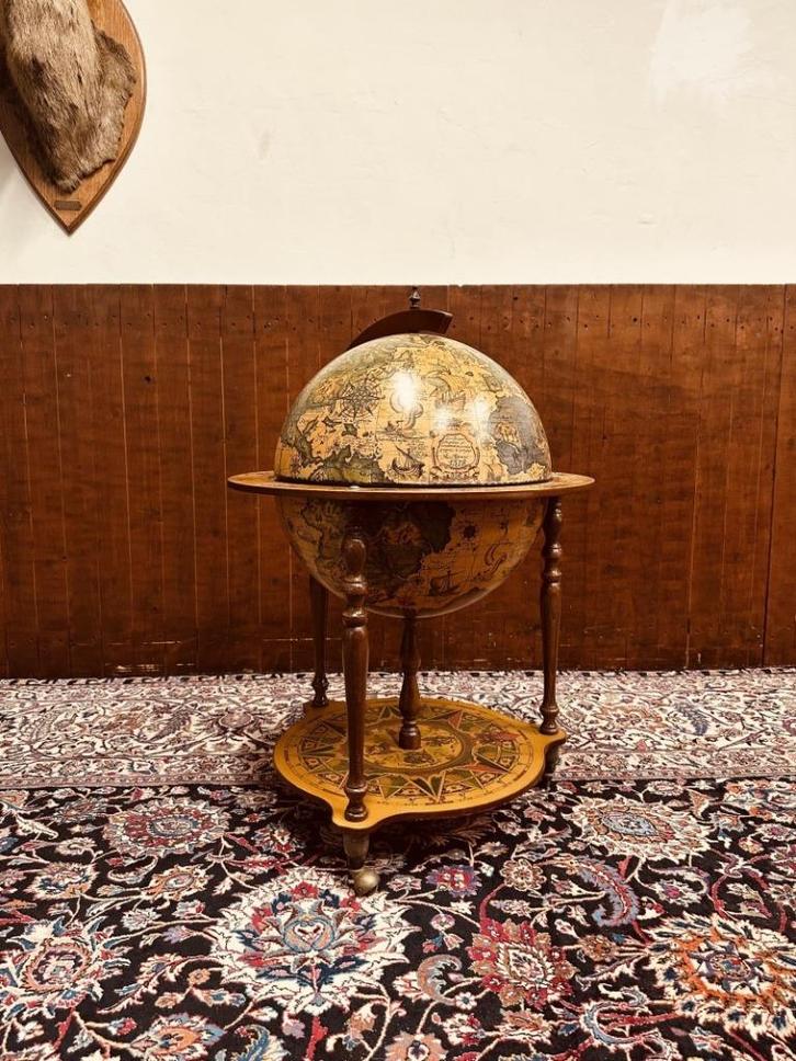 Klassieke Italiaanse Drank Globe Wereldbol, Antiek en Kunst, Antiek | Kantoor en Zakelijk, Ophalen of Verzenden