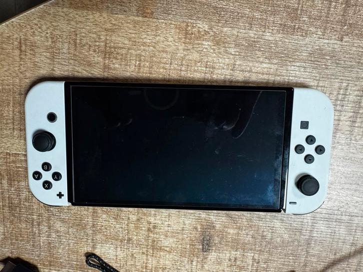 Nintendo switch oled perfecte staat, Games en Spelcomputers, Spelcomputers | Nintendo Switch, Zo goed als nieuw, Switch OLED, Ophalen