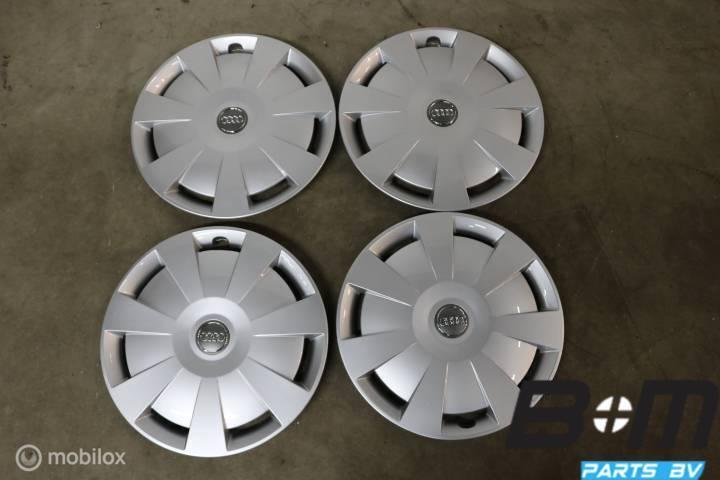 Set originele 16 inch wieldoppen Audi A3 8V 8V0601147D, Auto-onderdelen, Banden en Velgen, Band(en), Gebruikt