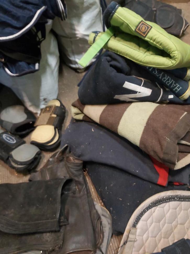 groot lot paardenmateriaal , meer dan 5 zakken vol !, Dieren en Toebehoren, Paarden en Pony's | Hoofdstellen en Tuigage, Zo goed als nieuw