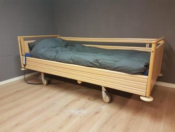 verpleegbed, ziekenhuisbed, elektrisch H/L, matras 90x210 cm