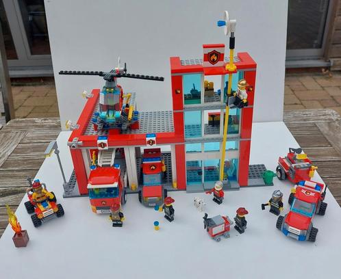 Lego City - Caserne de pompiers - Set 60004, 7942 et 4427, Enfants & Bébés, Jouets | Duplo & Lego, Comme neuf, Lego, Ensemble complet