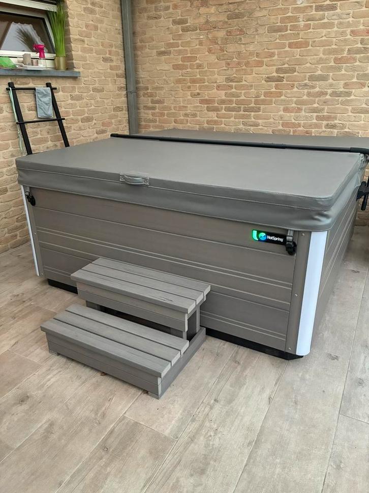 Jacuzzi Hotspring Flair, Tuin en Terras, Bubbelbaden en Hottubs, Zo goed als nieuw, Ophalen