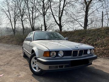 BMW E32 730i ~ 3.0 ~ benzine ~ 6 cilinder ~ oldtimer ~ 208km, Auto's, BMW, Achterwielaandrijving, 1 kg, 7 Reeks, Leder