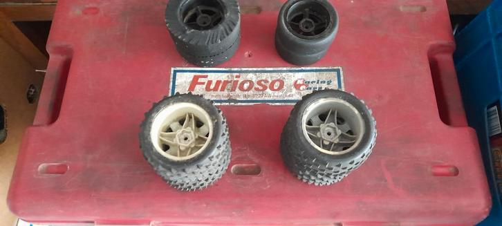 Verkoop modelbouw banden met velgen.(Goede staat ) 8 banden., Hobby en Vrije tijd, Modelbouw | Radiografisch | Auto's, Gebruikt