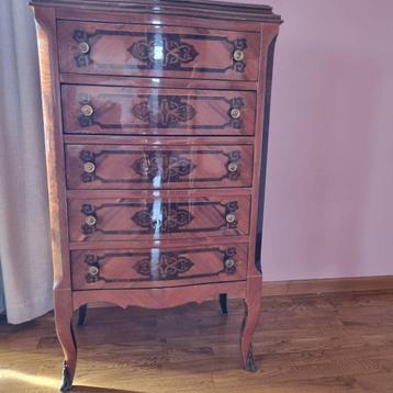 Petit meuble ancien marqueterie beschikbaar voor biedingen