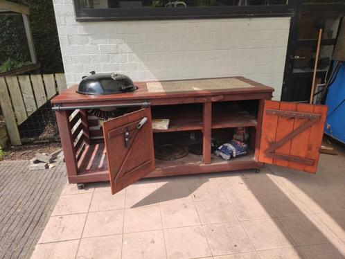 Weber Master Touch 57 Cm met inbouwmeubel, Tuin en Terras, Houtskoolbarbecues, Gebruikt, Met accessoires, Ophalen