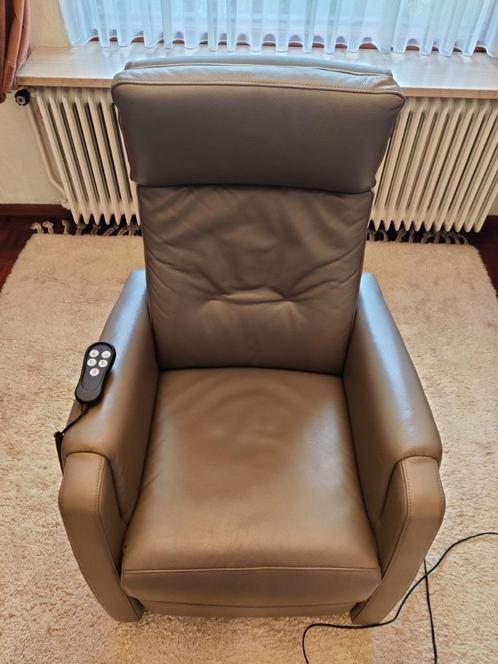 STA OP STOEL / RELAXFAUTEUIL RUMBA RECOR, Huis en Inrichting, Fauteuils, Gebruikt, Leer, 50 tot 75 cm, Ophalen