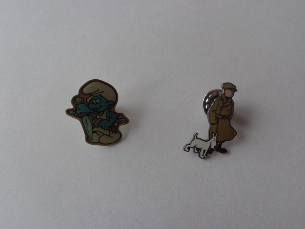 2 anciens pin's BD Tintin et Schtroumpf, Enlèvement, Tintin