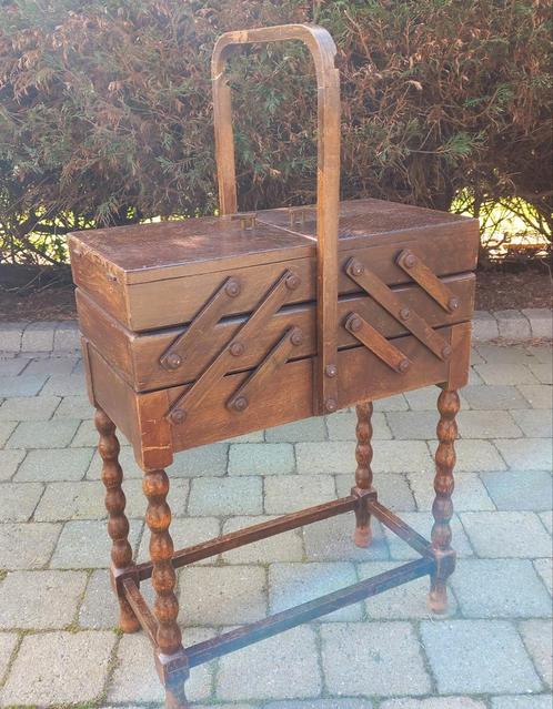 Oude naaibak met uittrekbare schuiven, Antiek en Kunst, Curiosa en Brocante, Ophalen