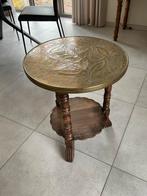 Bijzettafeltje in massief hout met koperen blad bovenaan, Antiek en Kunst, Ophalen